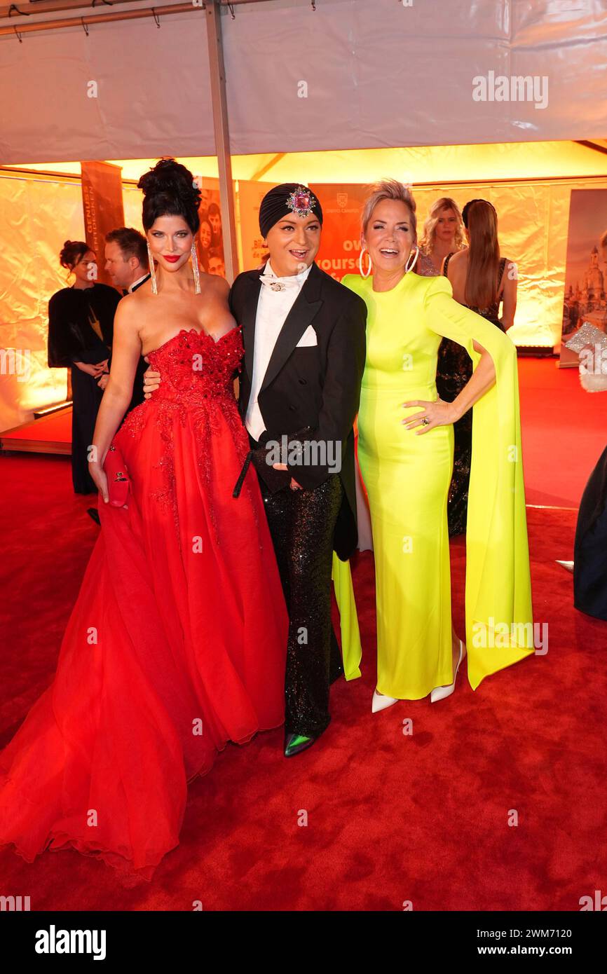 Micaela Schaefer, Julian F. M. Stoeckel und Inka Bause beim Semper Opernball am 23.02.2024 in Dresden Stockfoto
