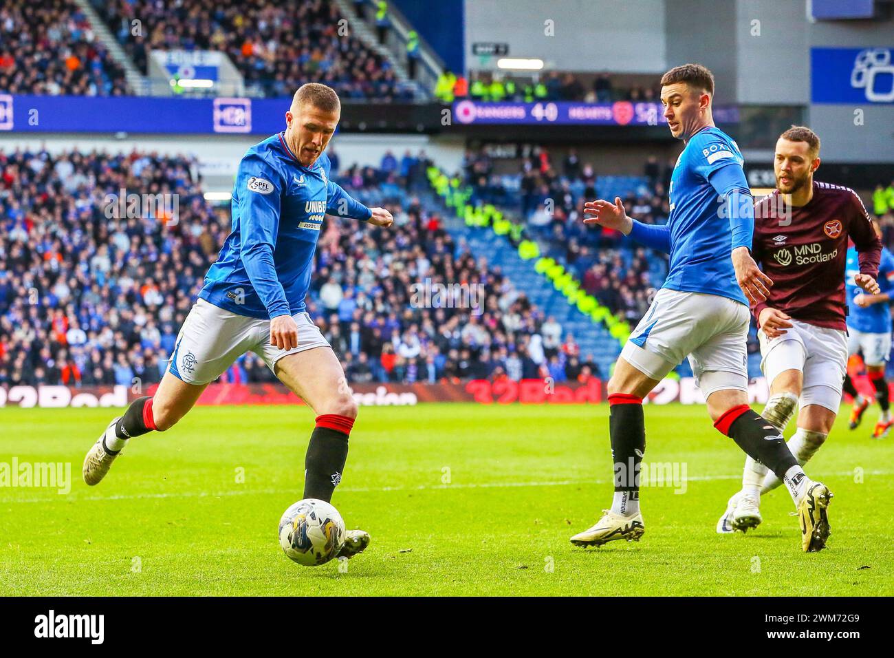 Glasgow, Großbritannien. Februar 2024. Rangers FC spielte Heart of Midlothian FC in einem Spiel der schottischen Premiership im Ibrox Stadium, Glasgow, Schottland. Zu diesem Zeitpunkt sind die Rangers auf dem ersten Platz in der Liga und 2 Punkte vor ihrem nächsten Konkurrenten Celtic. Die Herzen sitzen an dritter Stelle, also ist dies ein wichtiges Spiel für beide Teams. Quelle: Findlay/Alamy Live News Stockfoto