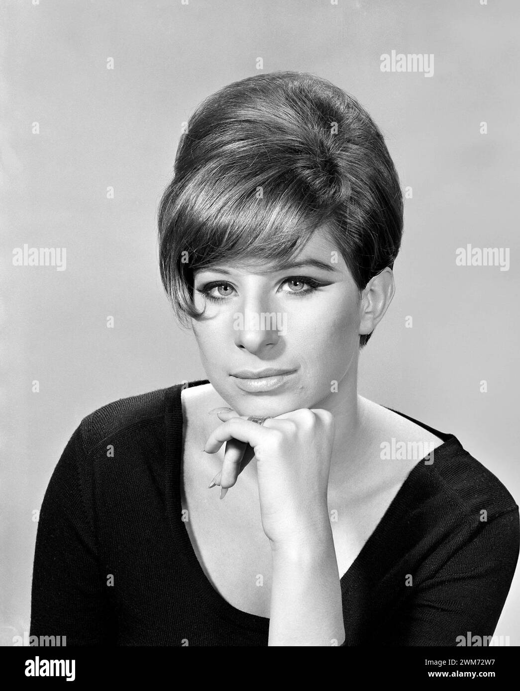 Barbra Streisand. Porträt der amerikanischen Sängerin und Schauspielerin Barbara Joan 'Barbra' Streisand (* 1942), Werbefoto, 1966 Stockfoto