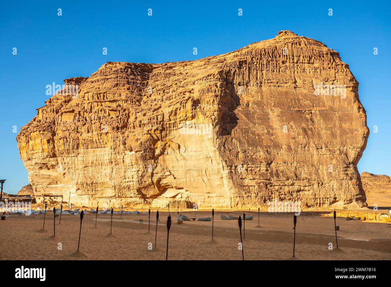 Sandsteinmonolith in der Wüste, Al Ula, Saudi-Arabien Stockfoto