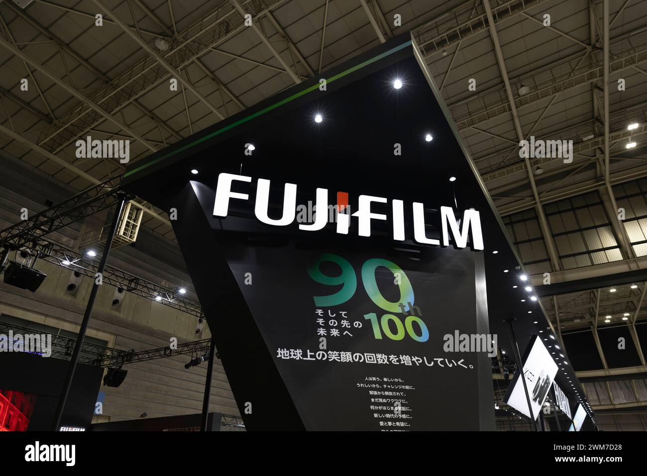 Yokohama, Japan. Februar 2024. Fujifilm Ausstellungsstand auf der CP 2024 in Pacifico Yokohama. Die CP 2024 ist Japans größte Kamera- und Fotoausstellung, die vom 22. Bis 25. Februar in Yokohama (Kanagawa) stattfindet. (Foto: Stanislav Kogiku/SOPA Images/SIPA USA) Credit: SIPA USA/Alamy Live News Stockfoto