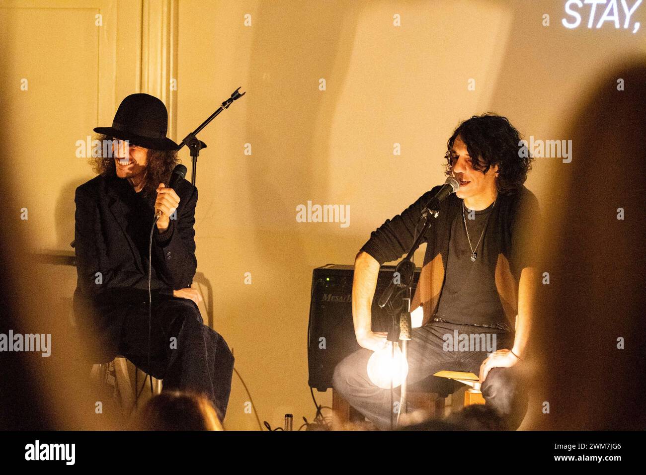 Italienischer Sänger Musikkonzert - Motta - Talk/Live mit Maestro Pellegrini Zen Circus Motta - Maestro Pellegrini Pergola PU Rebel House Italien Copyright: XEmmanuelexOlivi/TSCKx/xLiveMediax LPM 1248284 Stockfoto