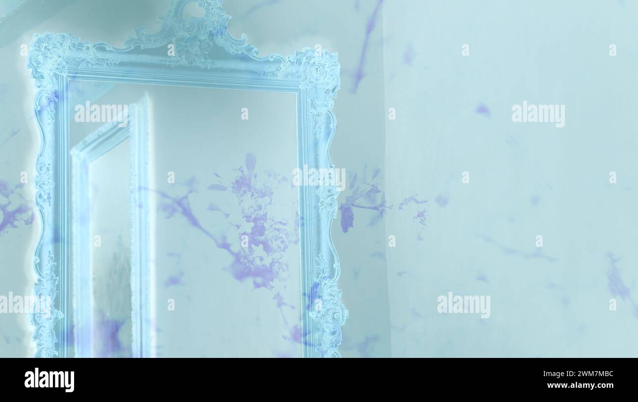 Ein pastellgrüner Spiegel mit violetten Flecken. Leerzeichen für Text. Stockfoto