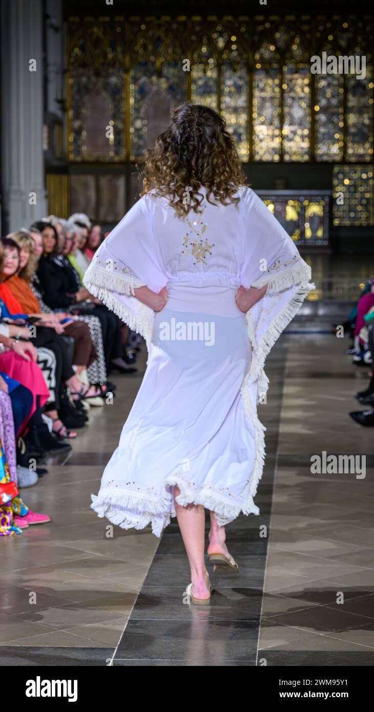 London, Großbritannien, 16. Februar 2024, die Goose Island Fashion Show ist eine atemberaubende Feier von Mode, Kreativität und dem einzigartigen Geist von Goose Island. Goose Island ist ein Familienunternehmen, das seit über 25 Jahren erfolgreich hochwertige Damenmode beschafft, importiert und verkauft. Andrew Lalchan Photography/Alamy Live News Stockfoto