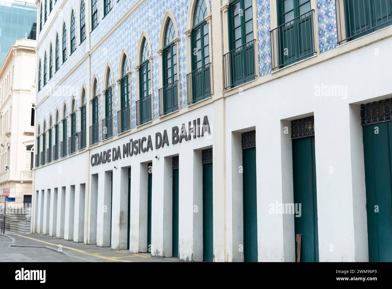 Salvador, Bahia, Brasilien - 5. Januar 2024: Fassade der Stadt der Musik von Bahia im Stadtteil Comercio in Salvador, Brasilien. Stockfoto