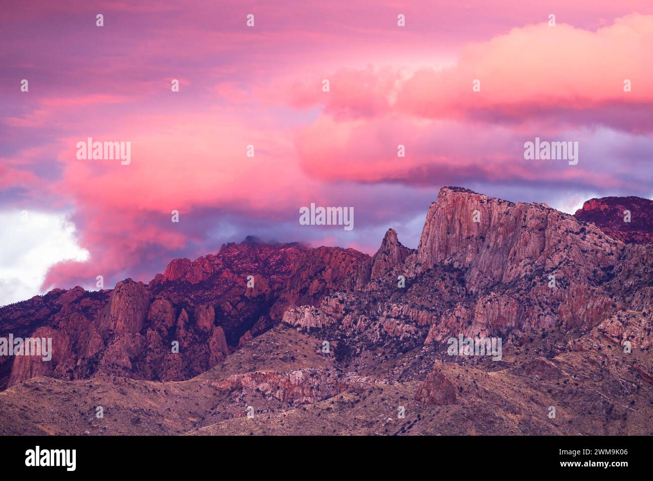 Cathedral Rock, bei Sonnenuntergang, in den Santa Catalina Bergen in der Nähe von Tucson AZ. Stockfoto