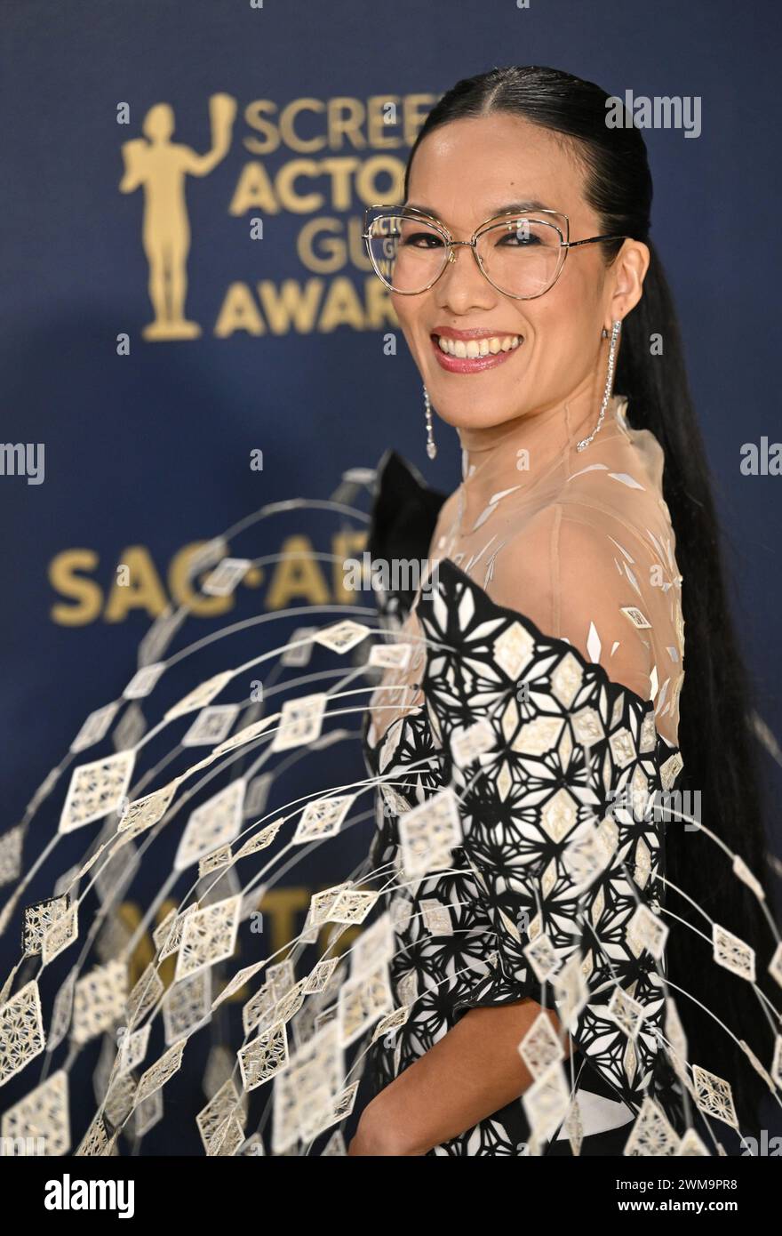 Los Angeles, USA. Februar 2024. Ali Wong nimmt am Samstag, den 24. Februar 2023, an den 30. Jährlichen sag Awards im Shrine Auditorium and Expo Hall in Los Angeles, Kalifornien, Teil. Foto: Chris Chew/UPI Credit: UPI/Alamy Live News Stockfoto