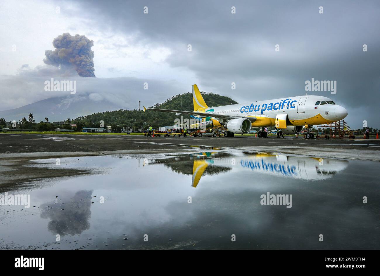 Cebu Pacific Air kauft 152 Airbus A321neo 24 Milliarden US-Dollar, Rekordflugzeugkauf, größte philippinische Flugzeugbestellung, Legazpi Mayon Vulkan Stockfoto