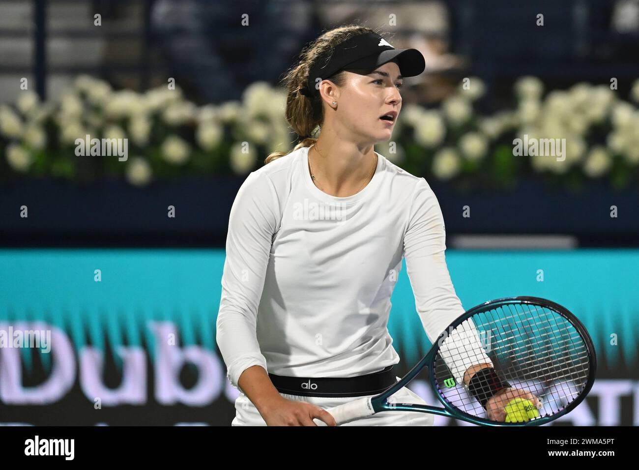 DUBAI, VAE, 24. Februar 2024. Action aus dem WTA-Finalspiel der Dubai Duty Free Tennis Championships 2024. Jasmine Paolini schlug Anna Kalinskaja mit 4:6, 7:5, 7:5, um die Trophäe zu gewinnen. Quelle: Feroz Khan/Alamy Live News Stockfoto