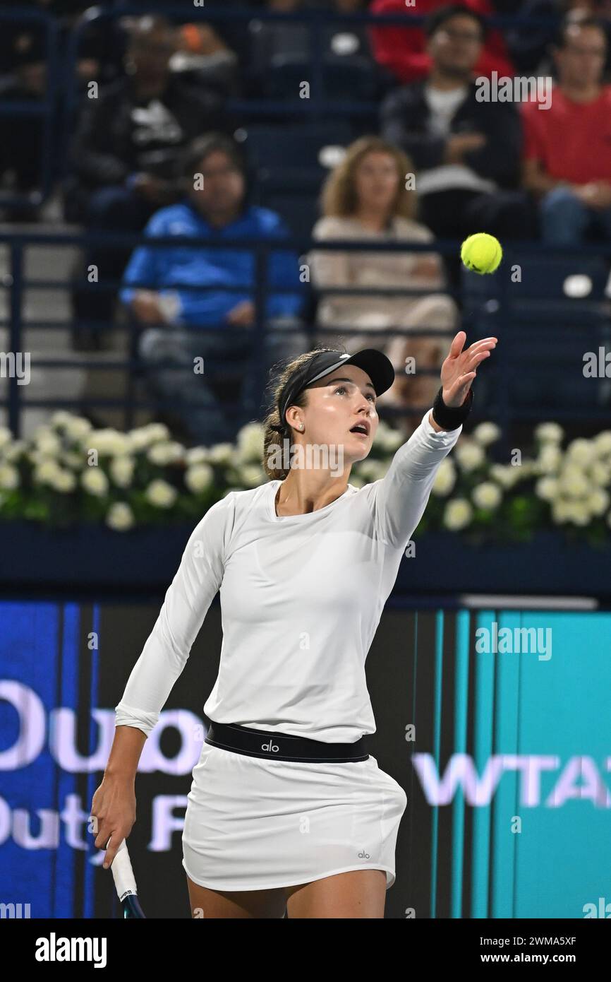 DUBAI, VAE, 24. Februar 2024. Action aus dem WTA-Finalspiel der Dubai Duty Free Tennis Championships 2024. Jasmine Paolini schlug Anna Kalinskaja mit 4:6, 7:5, 7:5, um die Trophäe zu gewinnen. Quelle: Feroz Khan/Alamy Live News Stockfoto