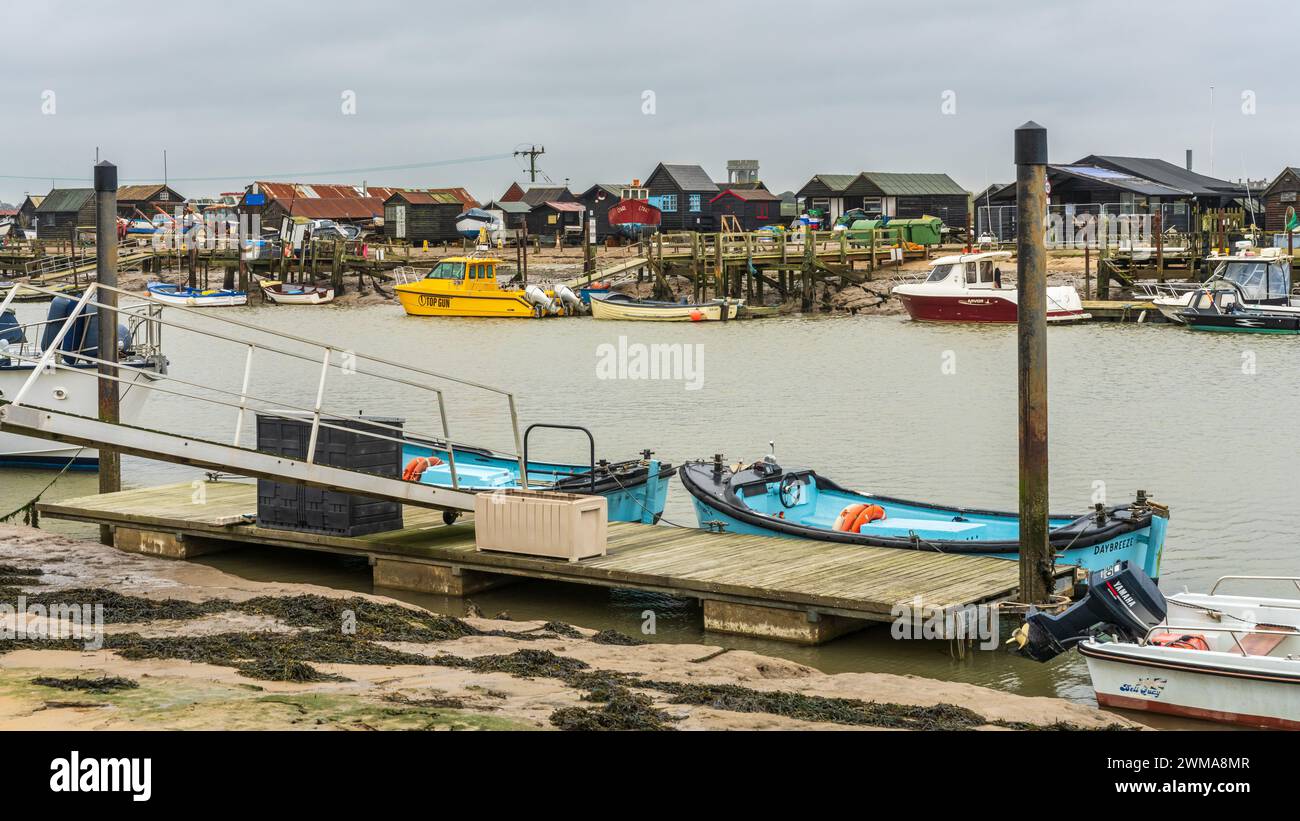 Walberswick, Suffolk, England, Vereinigtes Königreich - 17. November 2022: Boote im Hafen von Southwold Stockfoto