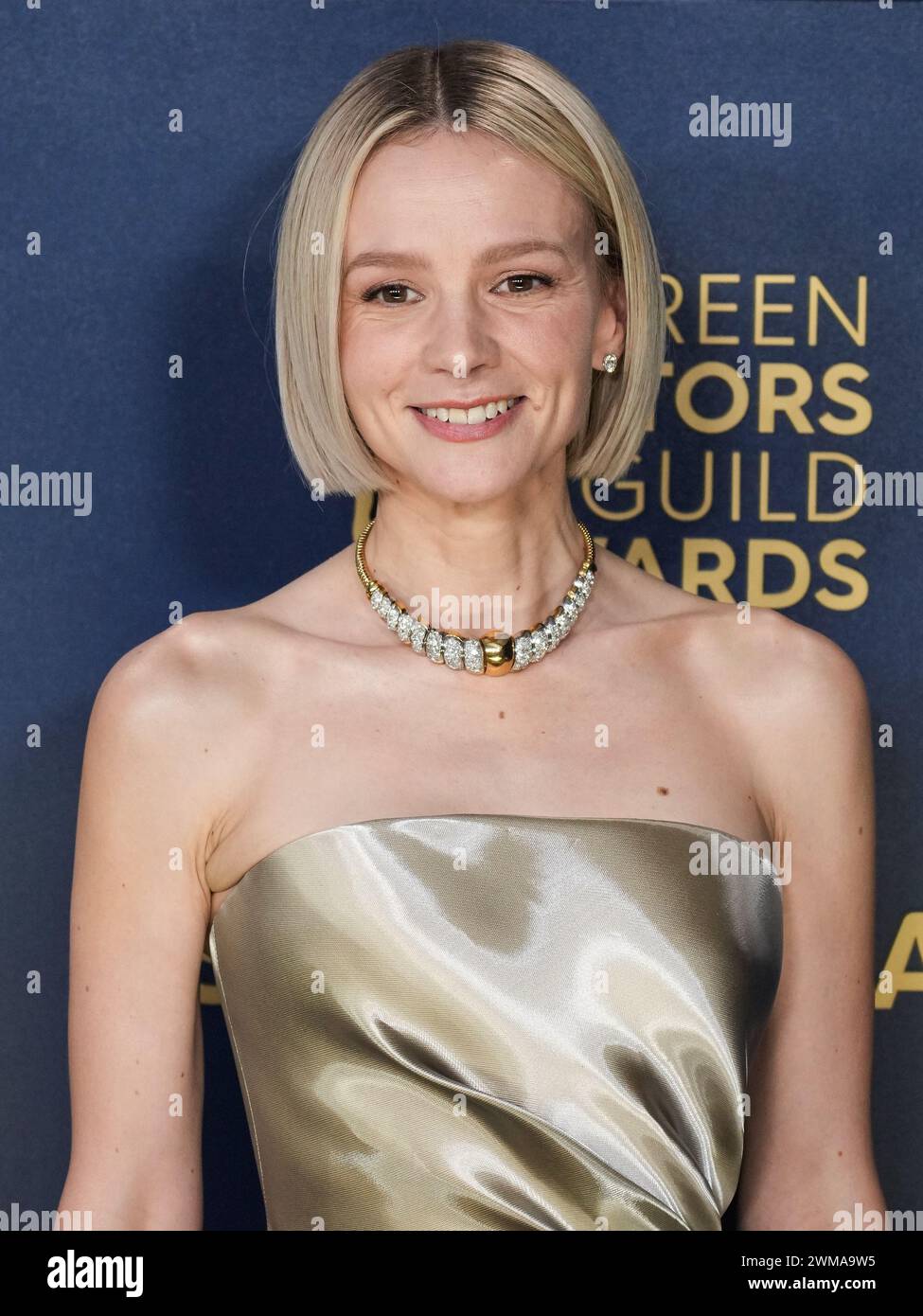 Los Angeles, USA. Februar 2024. Carey Mulligan trägt Armani Prive auf dem roten Teppich bei den Screen Actors Guild Awards, die am Samstag, den 24. Februar 2024, im Shrine Auditorium und in der Expo Hall in Los Angeles, KALIFORNIEN, stattfanden. (Foto: Sthanlee B. Mirador/SIPA USA) Credit: SIPA USA/Alamy Live News Stockfoto