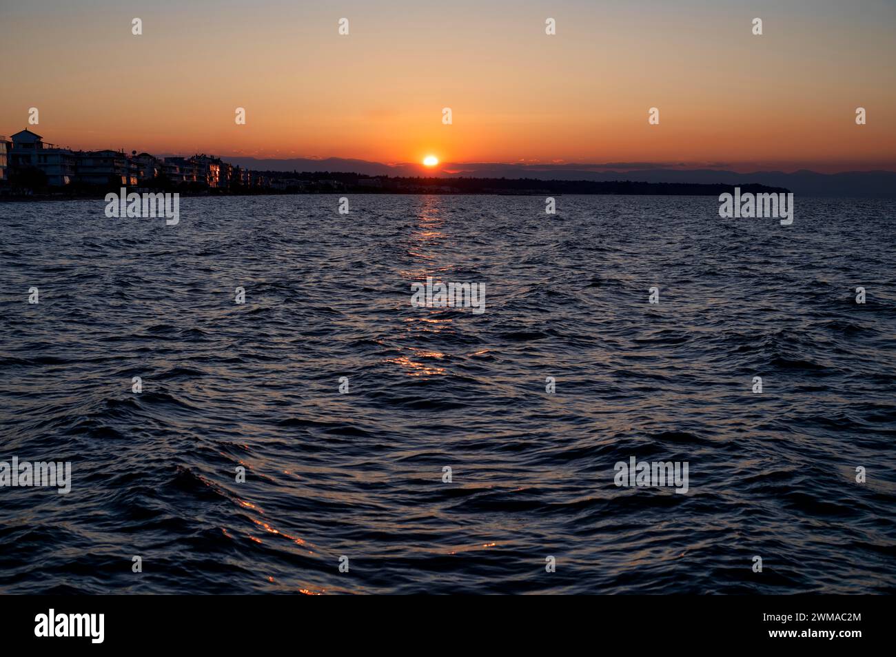 Sonnenuntergang am Meer, romantisch, Peraia, auch Perea, Thessaloniki, Mazedonien, Griechenland Stockfoto