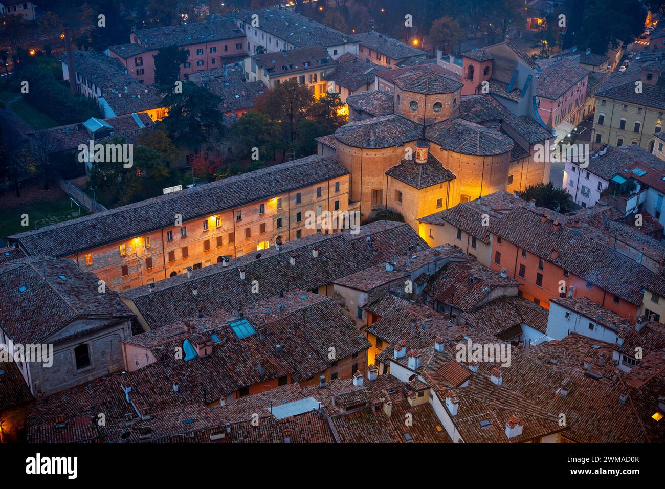 Brisighella, Ravenna, Emilia Romagna, Italien Europa. Das mittelalterliche Dorf in der Abenddämmerung. Stockfoto