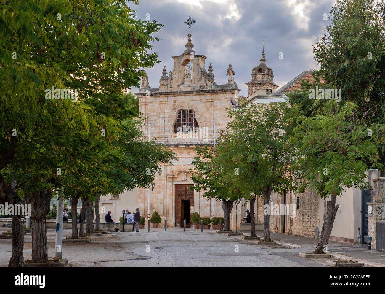 Heiligtum des Seligen Giacomo ( Santuario del Beato Giacomo) in der mittelalterlichen Stadt Bitetto, Provinz Bari, Region Apulien (Apulien), Süditalien, EU Stockfoto Heiligtum des Seligen Giacomo ( Santuario del Beato Giacomo) in der mittelalterlichen Stadt Bitetto, Provinz Bari, Region Apulien (Apulien), Süditalien, EU Stockfoto