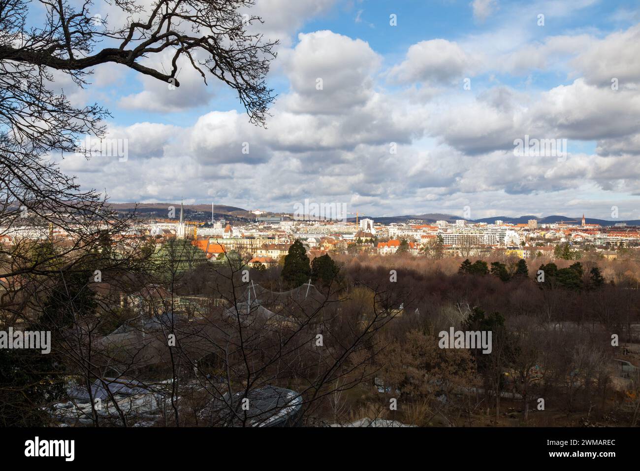 Blick auf Wien aus, Zoo Schönbrunn, Wien, Österreich, Europa. Stockfoto