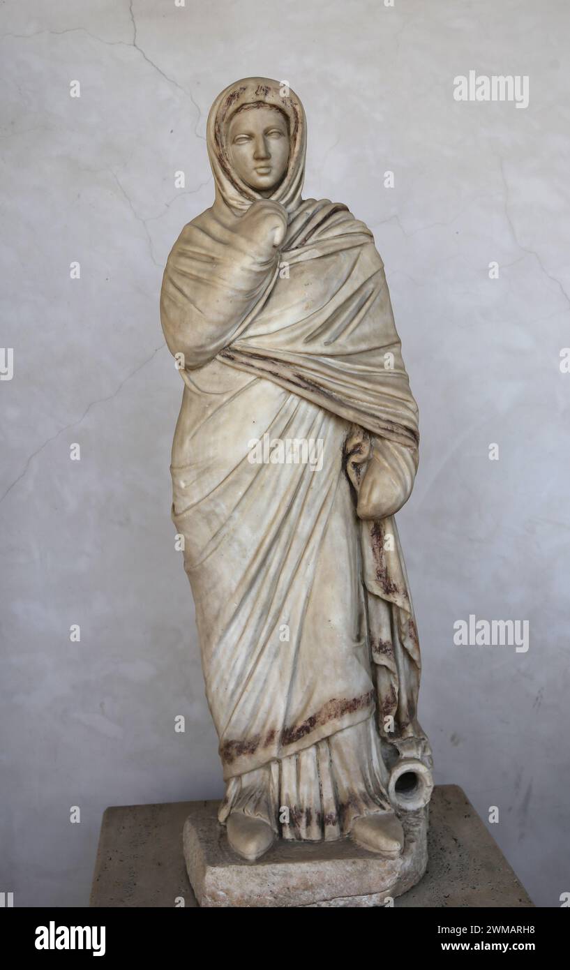 Statue einer Frau mit Schleier. Marmor. Rom. Nationales Römisches Museum (Diokletianbäder). Rom. Italien. Stockfoto