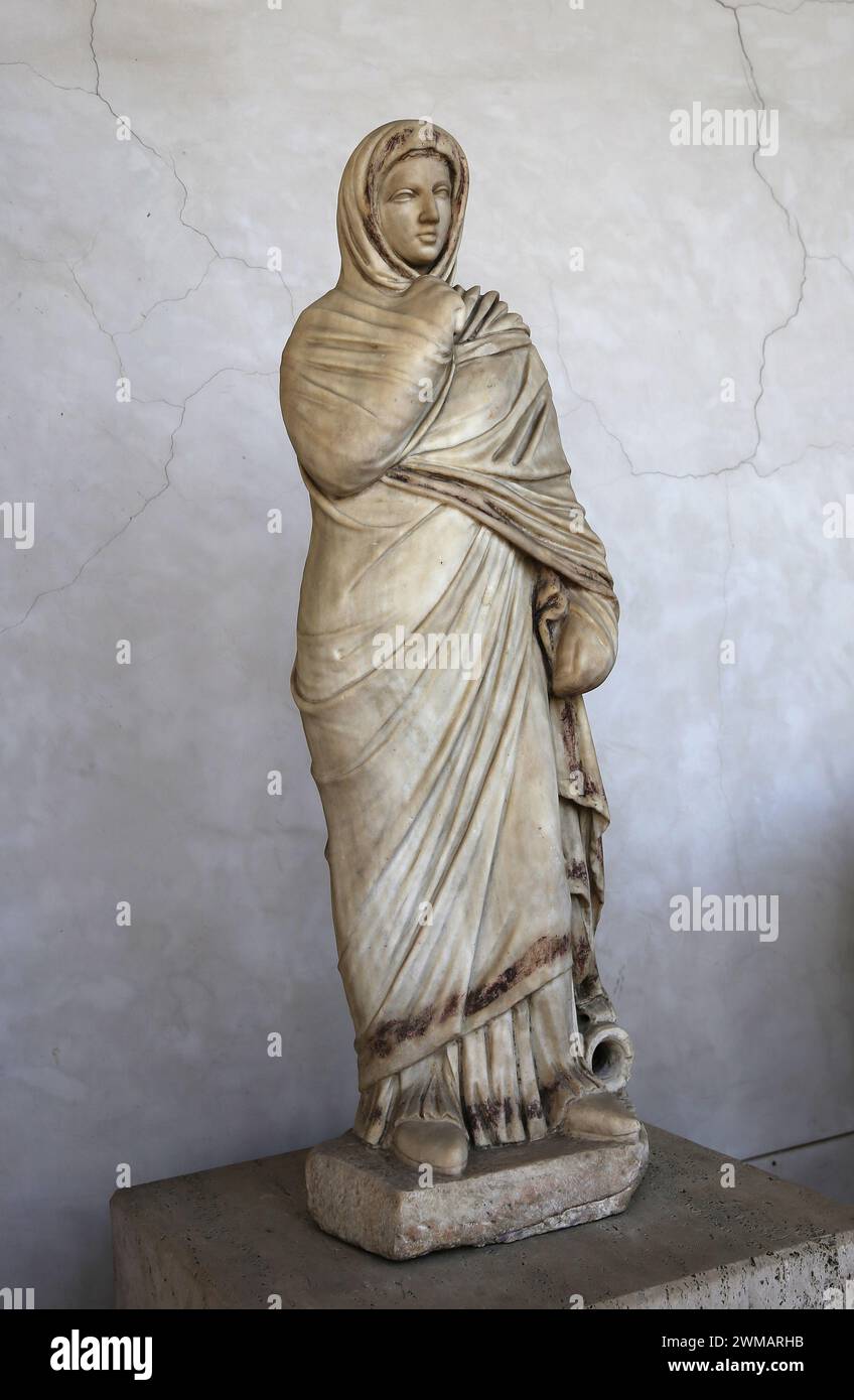 Statue einer Frau mit Schleier. Marmor. Rom. Nationales Römisches Museum (Diokletianbäder). Rom. Italien. Stockfoto