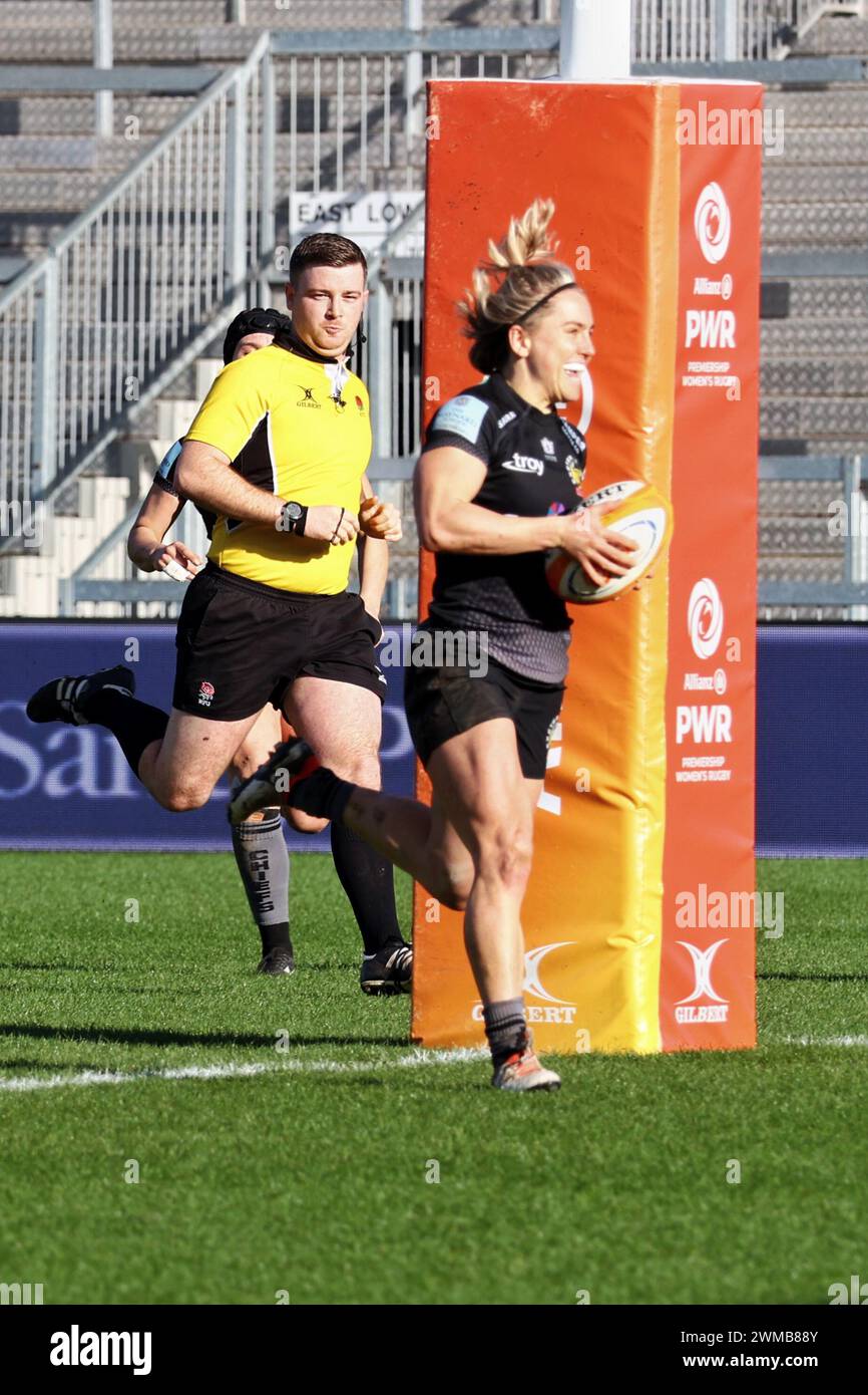 Exeter, Devon, Großbritannien. Februar 2024. Allianz Premiership Women's Rugby: Exeter Chiefs gegen Harlequins Women in Sandy Park, Exeter, Devon, Großbritannien. Im Bild: Claudia MacDonald erzielt einen Try Credit: Nidpor/Alamy Live News Stockfoto