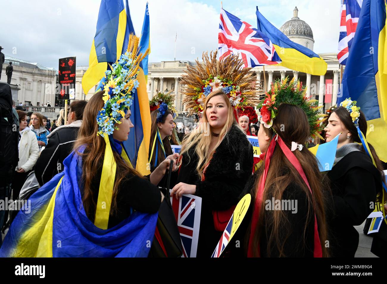 Zweiter Jahrestag der russischen Invasion in die Ukraine. Rallye am Trafalgar Square, London, Großbritannien Stockfoto