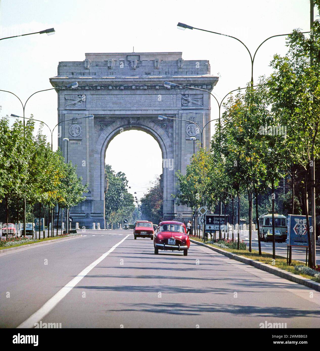 Bukarest, Rumänien, ca. 1978. Blick auf den Triumphbogen und die Kiseleff Road. Stockfoto