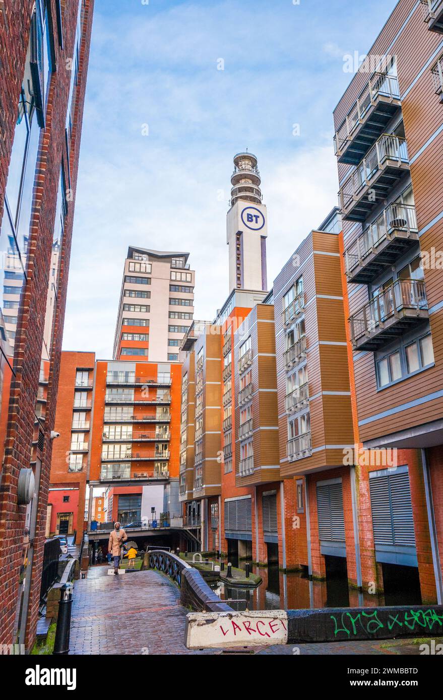 Neubau von Büros, Wohnungen, Wohnungen und Hotels entlang des Fazeley-Kanals im Zentrum von Birmingham. Stockfoto