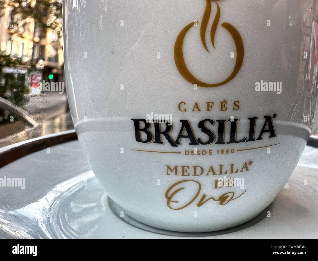 Tasse mit Logo von Brasilia Kaffee, Alicante, Spanien Stockfoto