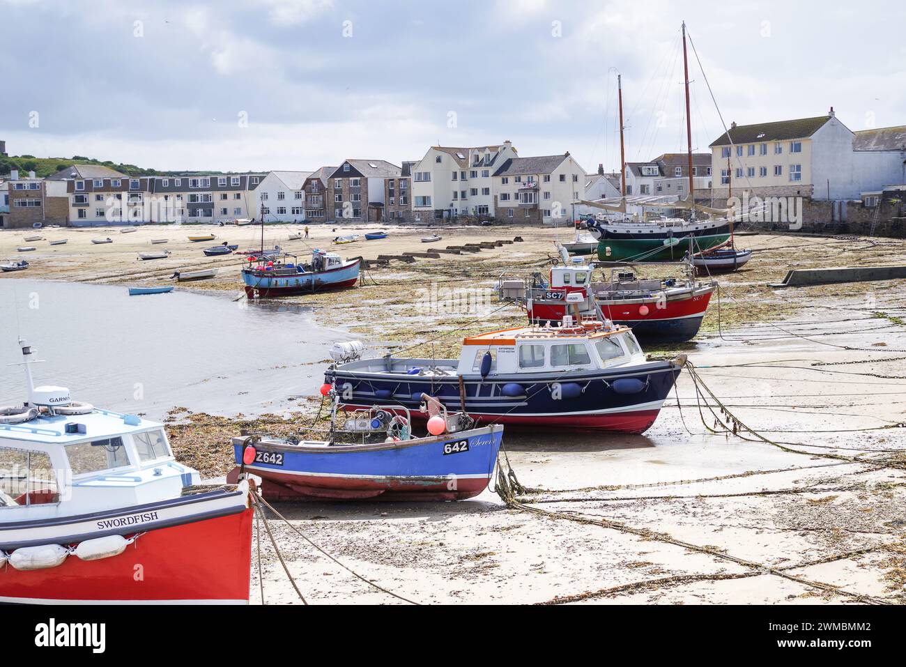 Fischerboote bei Ebbe - Hugh Town, Insel St Mary's, Scilly-Inseln (Großbritannien) Stockfoto