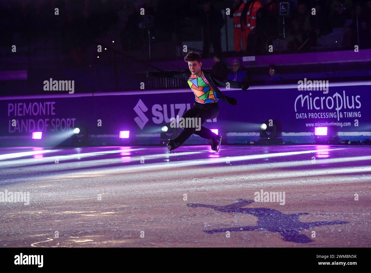 Turin, Italien. Februar 2024. Italien, Turin 24 Februar 2024 PalaVela „Lights on U“ Show für die World University Games of Turin 2025 Lukas Britschgi (Foto: Tonello Abozzi/Pacific Press) Credit: Pacific Press Media Production Corp./Alamy Live News Stockfoto