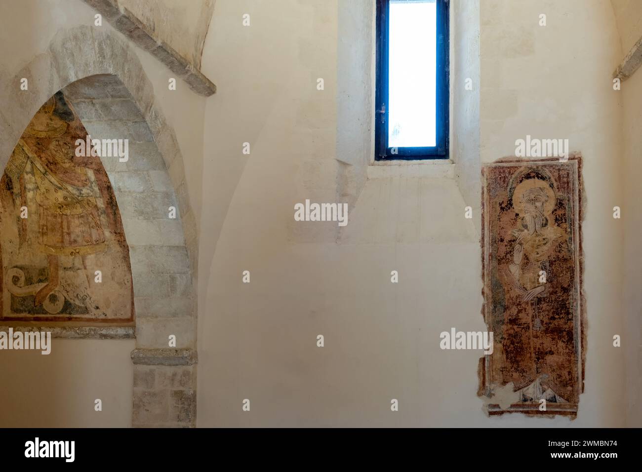 Fresken der Kirche Santa Lucia im archäologischen Bereich von Balsignano (10. Jahrhundert), Stadt Modugno, Provinz Bari, Region Apulien Italien Stockfoto