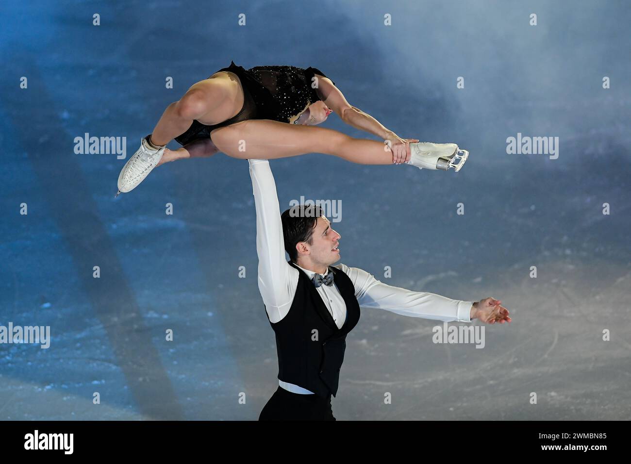 Turin, Italien. Februar 2024. Italien, Turin 24 Februar 2024 PalaVela „Lights on U“ Show für die World University Games of Turin 2025 Rebecca Gilardi - Filippo Ambrosini (Foto: Tonello Abozzi/Pacific Press) Credit: Pacific Press Media Production Corp./Alamy Live News Stockfoto