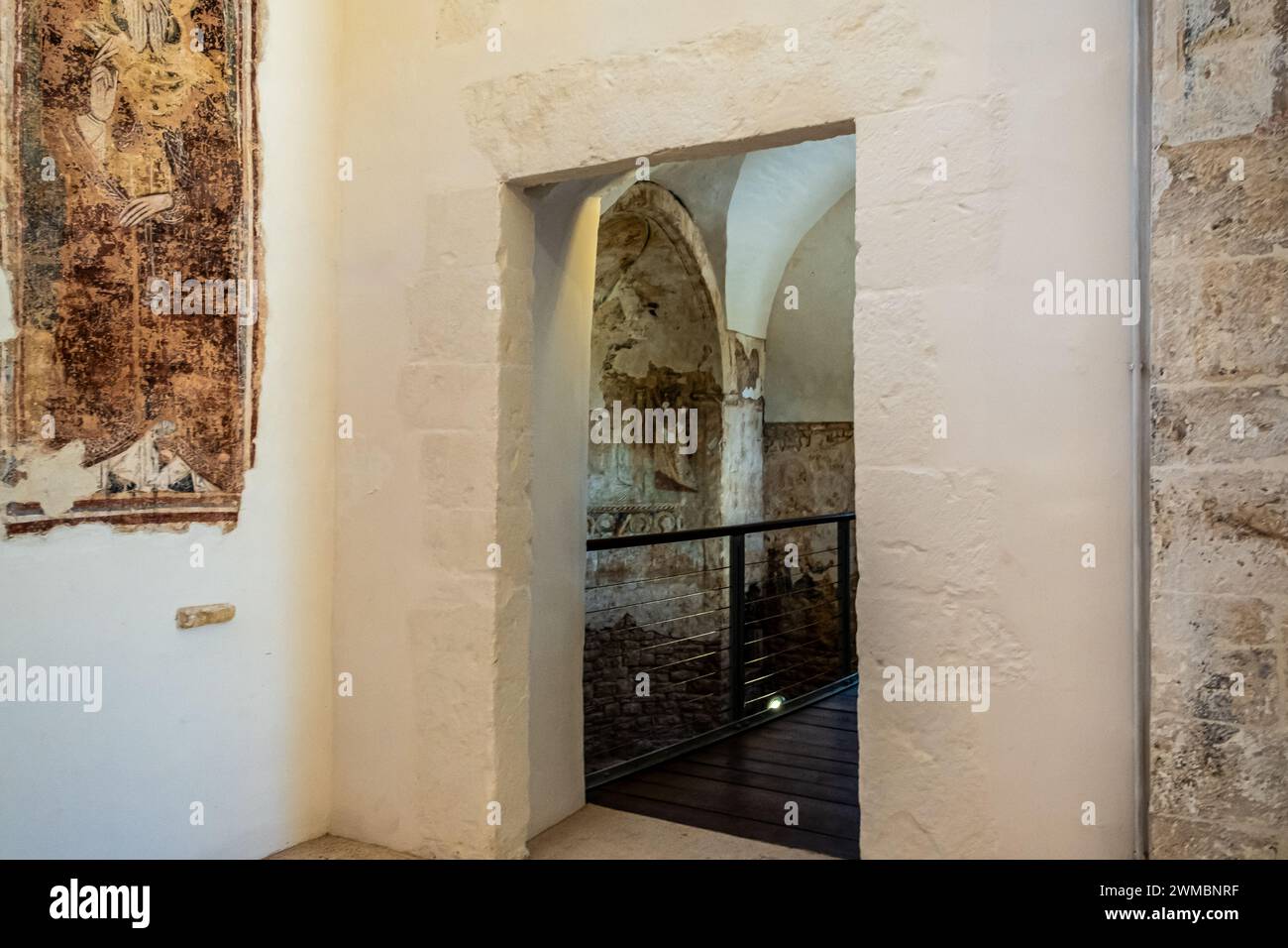 Fresken der Kirche Santa Lucia im archäologischen Bereich von Balsignano (10. Jahrhundert), Stadt Modugno, Provinz Bari, Region Apulien im Süden von Ita Stockfoto