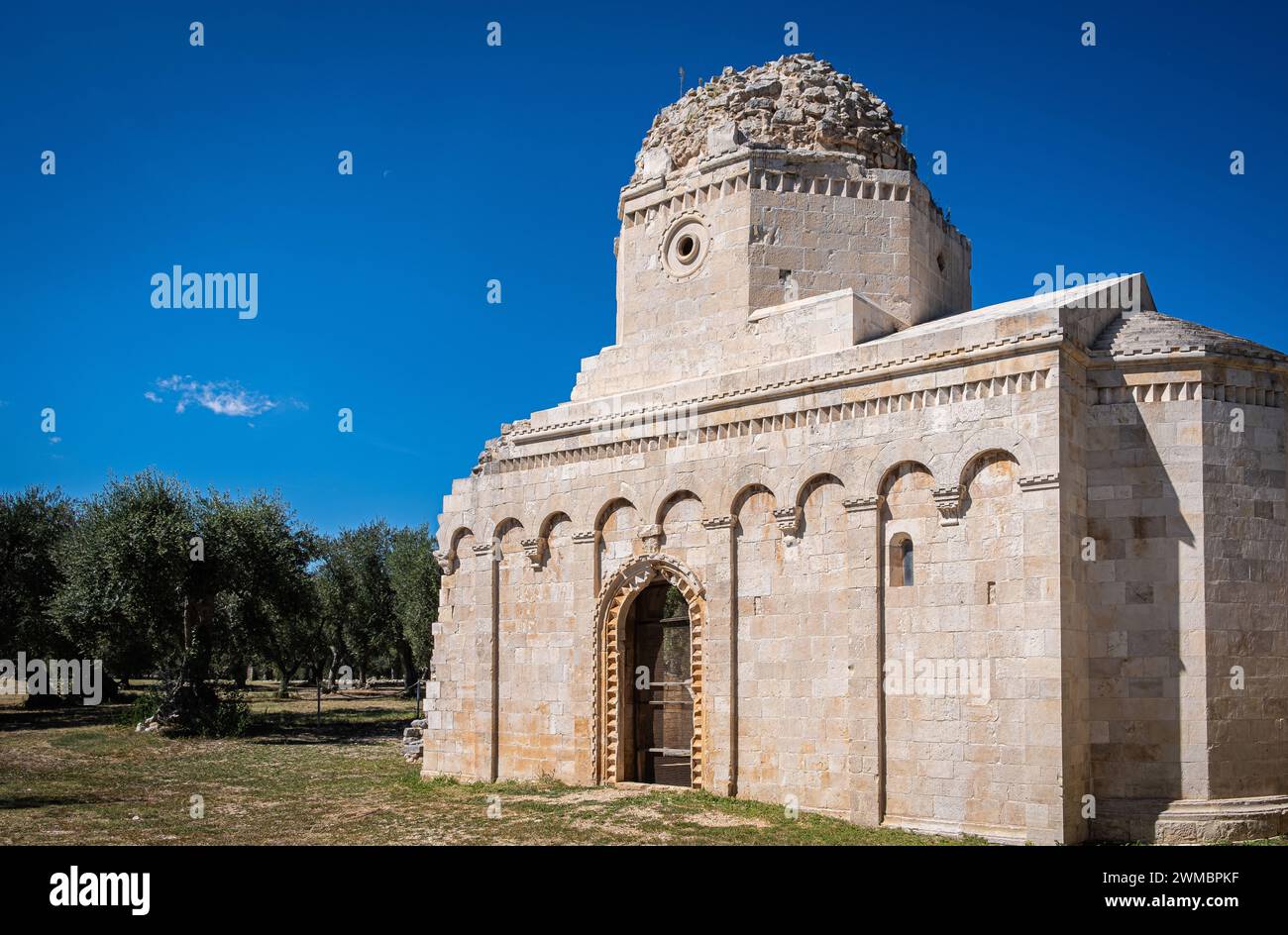 Kirche San Felice im archäologischen Bereich von Balsignano, Stadt Modugno, Provinz Bari, Region Apulien, Süditalien - 10. Jahrhundert Stockfoto