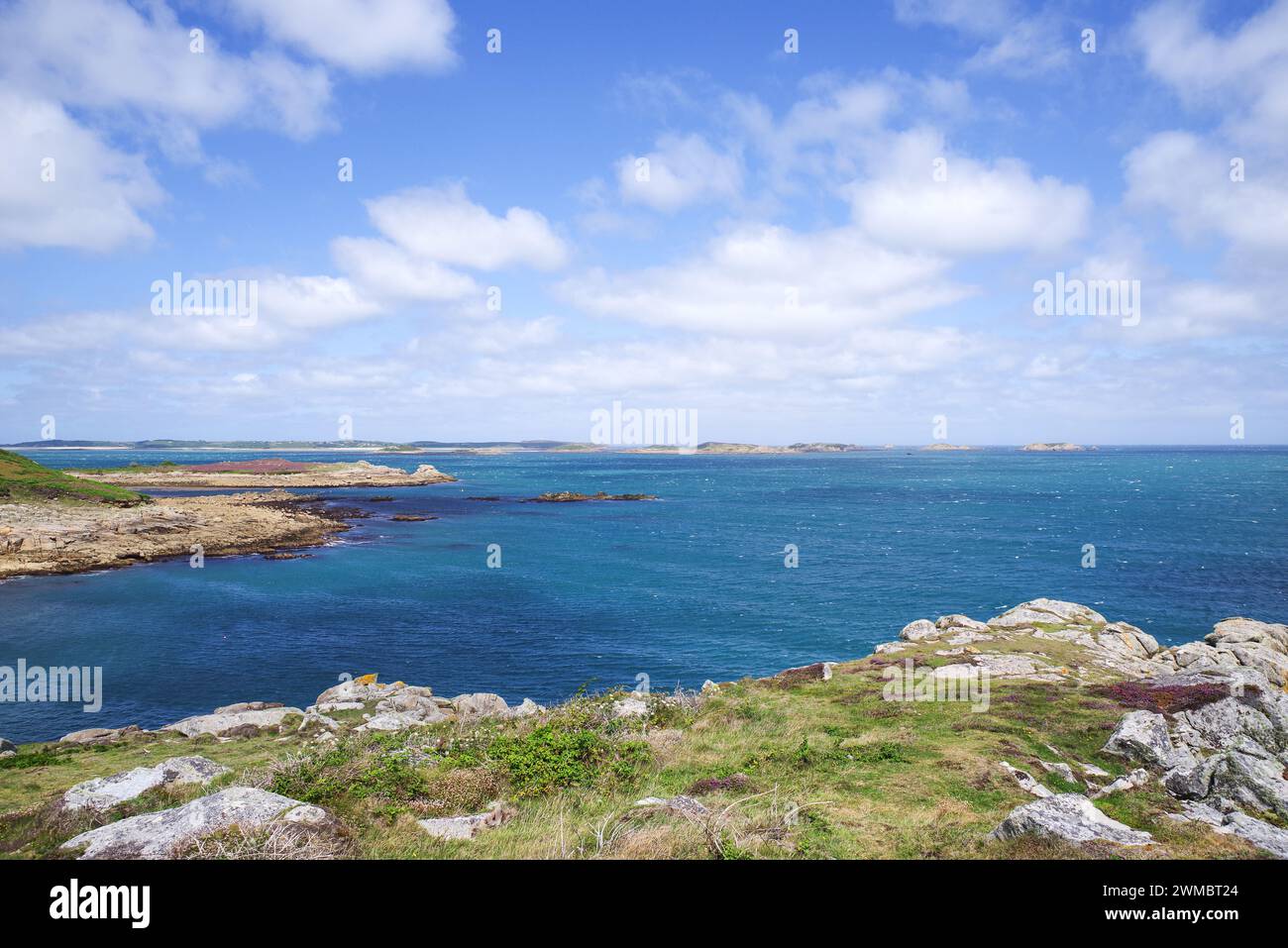 Malerischer Meerblick von der Insel St Mary's auf den Isles of Scilly, Großbritannien Stockfoto