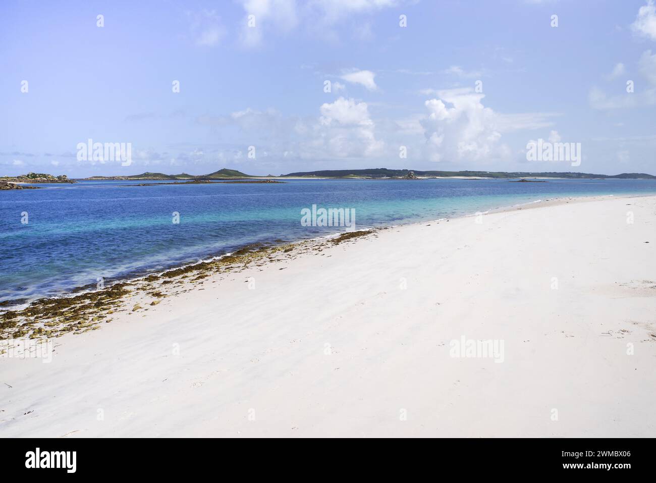 Mit Sandstränden und azurblauem Meer auf der Insel Tresco - Isles of Scilly, Großbritannien Stockfoto