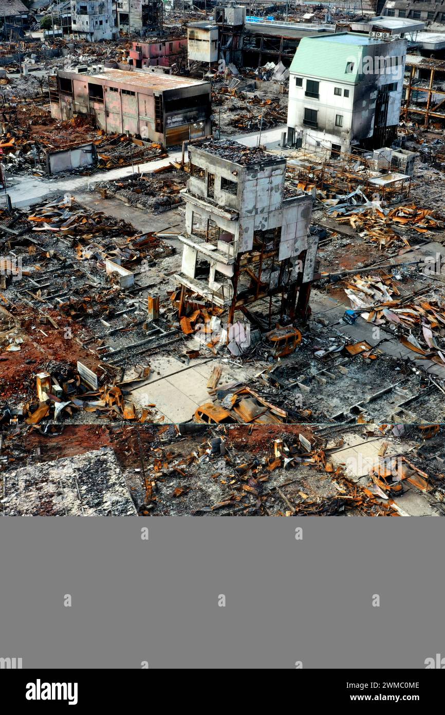 Ishikawa, Japan. Januar 31, 2024. (ANMERKUNG DER REDAKTION: Bild mit einer Drohne). Eine Luftaufnahme des Wajima Asaichi Markts in Wajima, zeigt Narben vom Neujahrsbrand, der durch das Erdbeben auf der Halbinsel Noto verursacht wurde. Anderthalb Monate später ist noch viel Trümmer unberührt auf dem Wajima Asaichi Markt in Wajima, Präfektur Ishikawa, der durch das Erdbeben auf der Halbinsel Noto weitgehend zerstört wurde. Beschädigte Gebäudewände und freiliegende Stahlrahmen zeigen das Ausmaß des Brandes. (Credit Image: © James Matsumoto/SOPA Images via ZUMA Press Wire) NUR REDAKTIONELLE VERWENDUNG! Nicht für kommerzielle USA Stockfoto