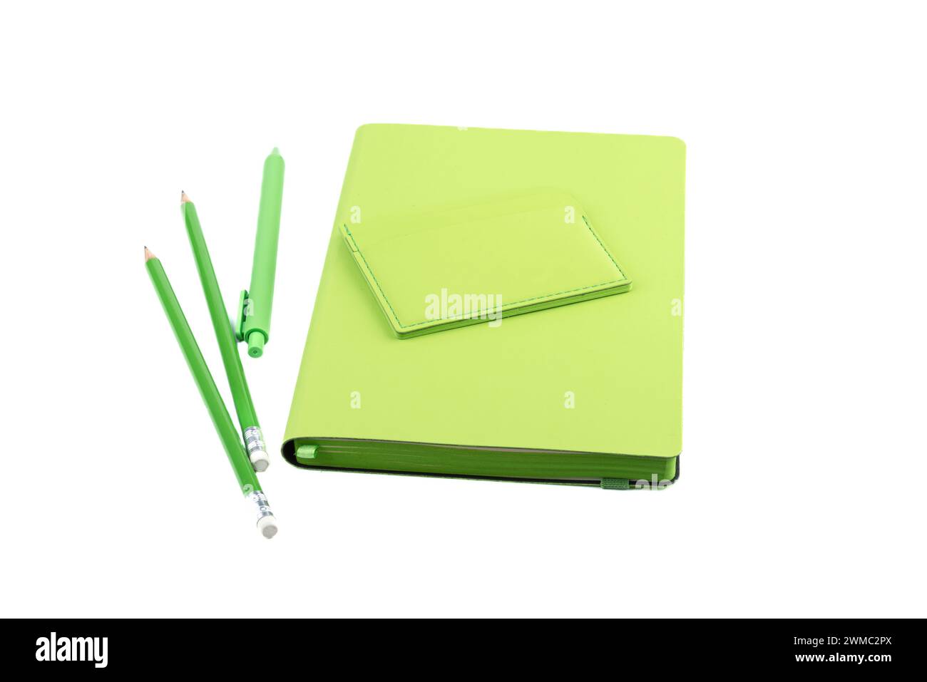 Schreibwaren Organizer, Stift mit Bleistiften und Kartenhalter auf weißem Hintergrund. Grüne Schreibwaren. Stockfoto