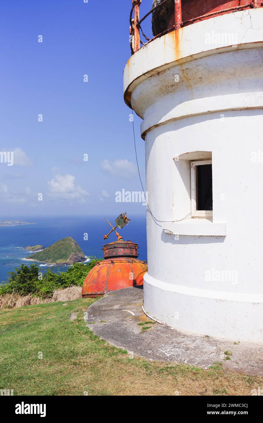 Leuchtturm von Moule-a-Chique, dessen Kuppel entfernt wurde und auf die Restaurierung wartet - Vieux Fort, Saint Lucia, Westindien Stockfoto