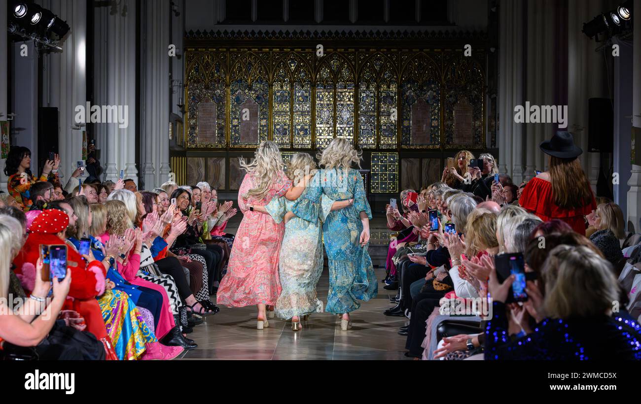 London, Großbritannien, 16. Februar 2024, die Goose Island Fashion Show ist eine atemberaubende Feier von Mode, Kreativität und dem einzigartigen Geist von Goose Island. Goose Island ist ein Familienunternehmen, das seit über 25 Jahren erfolgreich hochwertige Damenmode beschafft, importiert und verkauft. Andrew Lalchan Photography/Alamy Live News Stockfoto