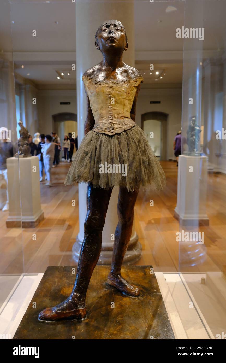 Die Statue von Little Dancer im Alter von 14 Jahren (1878–1881) des französischen Künstlers Edgar Degas wird in der National Galley of Art ausgestellt Washington D.C. USA Stockfoto