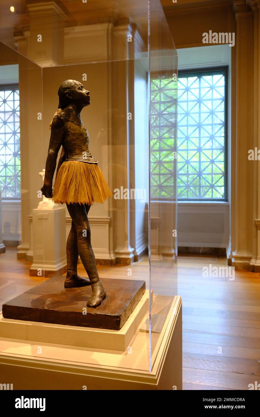 Die Statue von Little Dancer im Alter von 14 Jahren (1878–1881) des französischen Künstlers Edgar Degas wird in der National Galley of Art ausgestellt Washington D.C. USA Stockfoto