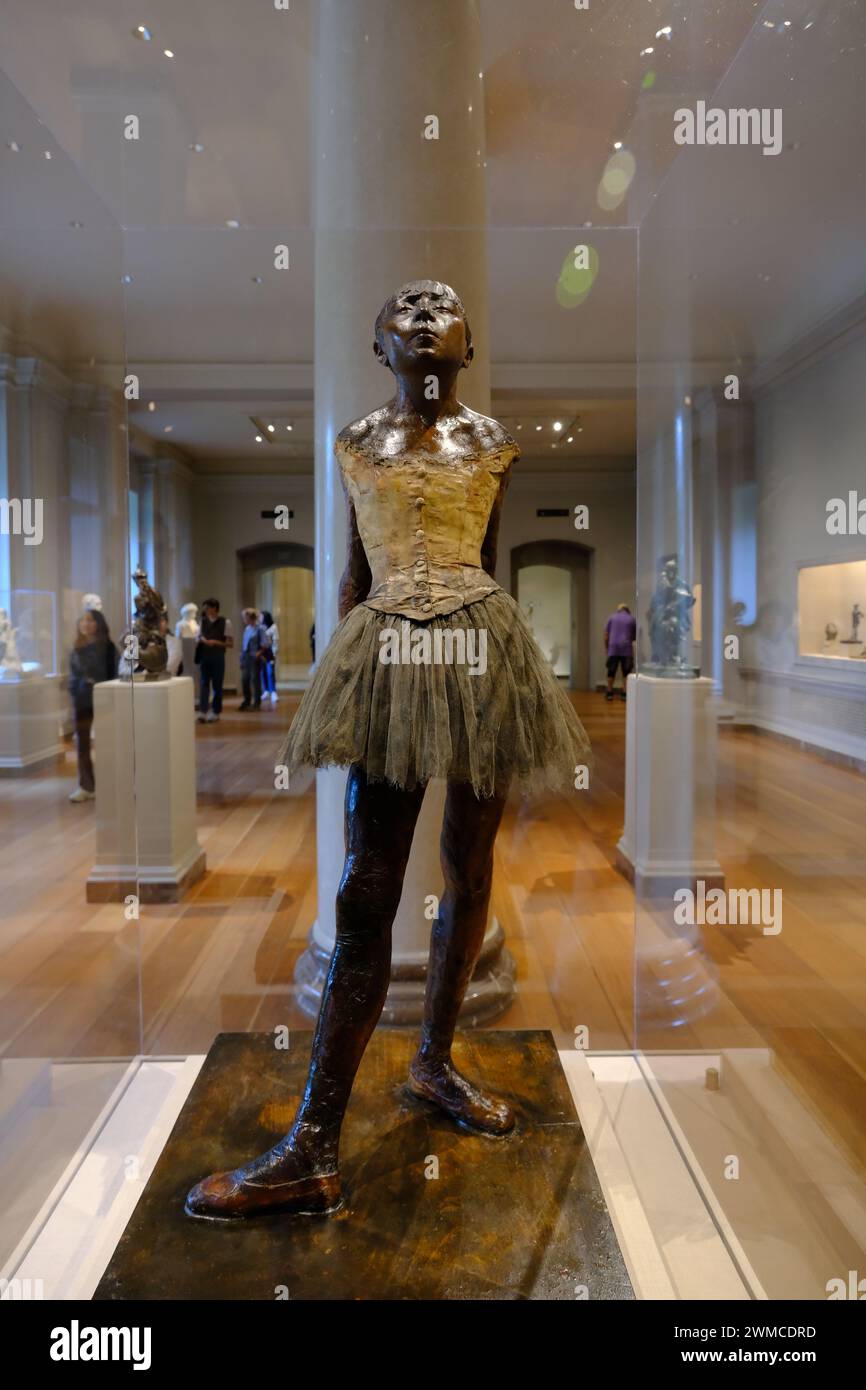 Die Statue von Little Dancer im Alter von 14 Jahren (1878–1881) des französischen Künstlers Edgar Degas wird in der National Galley of Art ausgestellt Washington D.C. USA Stockfoto