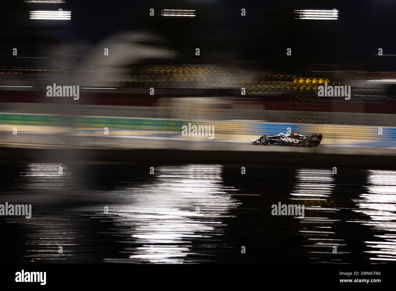 MANAMA, BAHRAIN, BAHRAIN International Circuit, 23.Feb.2024: Nico Hulkenberg aus Deutschland und MoneyGram Haas F1 Team während Formel-1-Tests in Bahrain Stockfoto