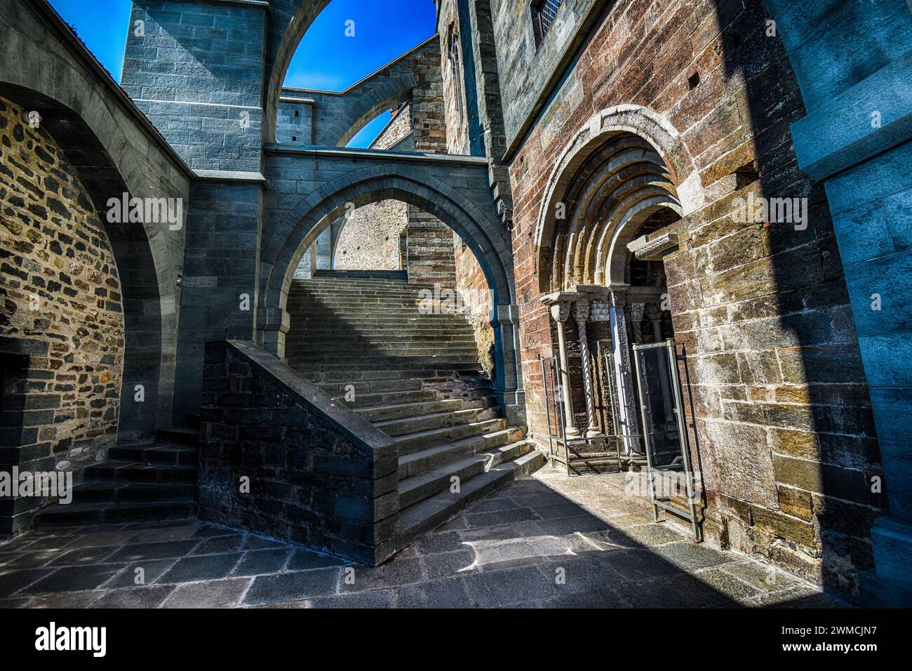 Sacra di San Michele (Abtei St. Michael) auf dem Pirchiriano, Susa-Tal, Turin, Piemont, Italien Stockfoto