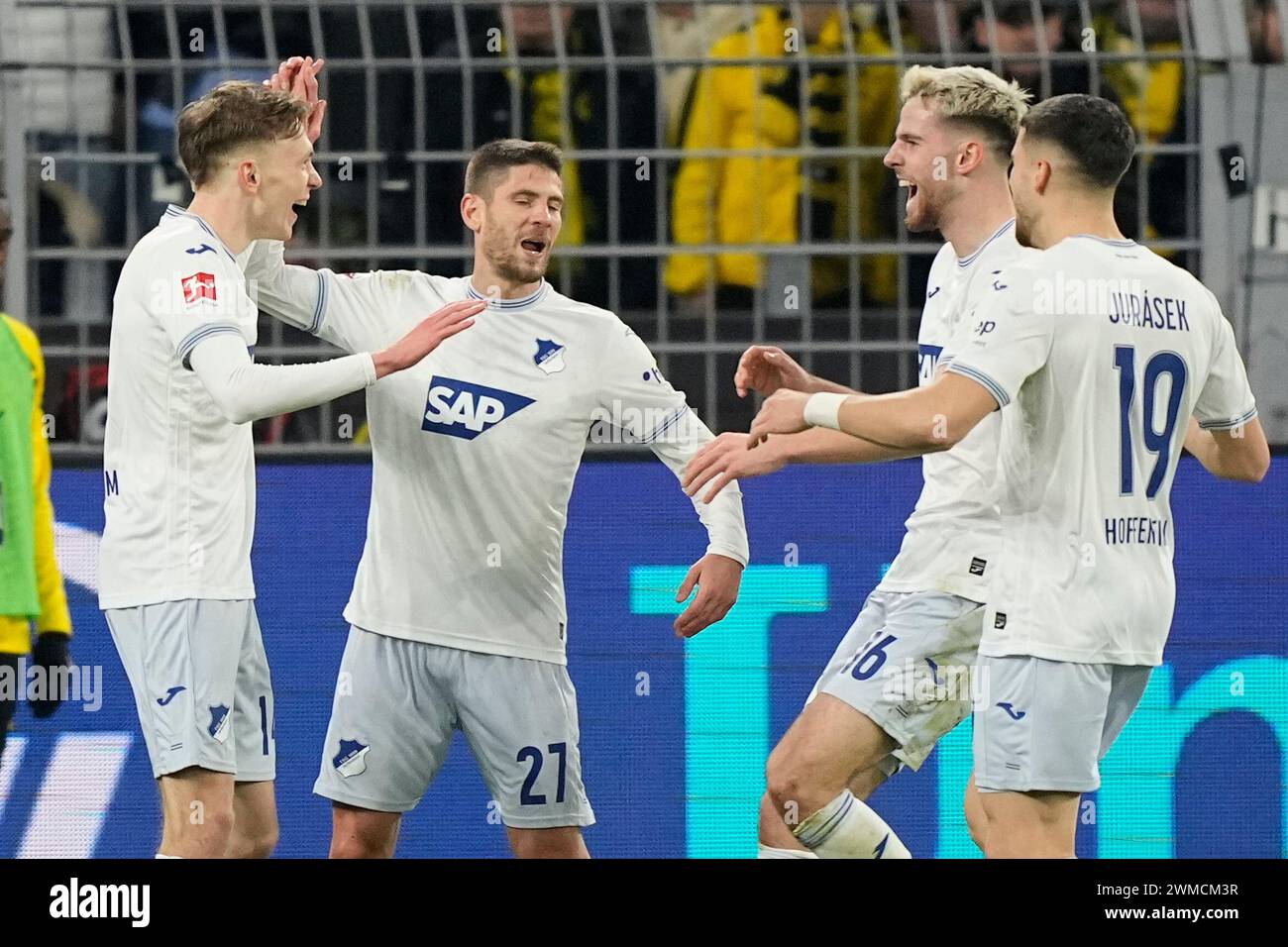 Hoffenheim's Maximilian Beier, left, celebrates after scoring his side's third goal during the German Bundesliga soccer match between Borussia Dortmund and TSG Hoffenheim in Dortmund, Germany, Sunday, Feb. 25, 2024. (AP Photo/Martin Meissner) Stockfoto