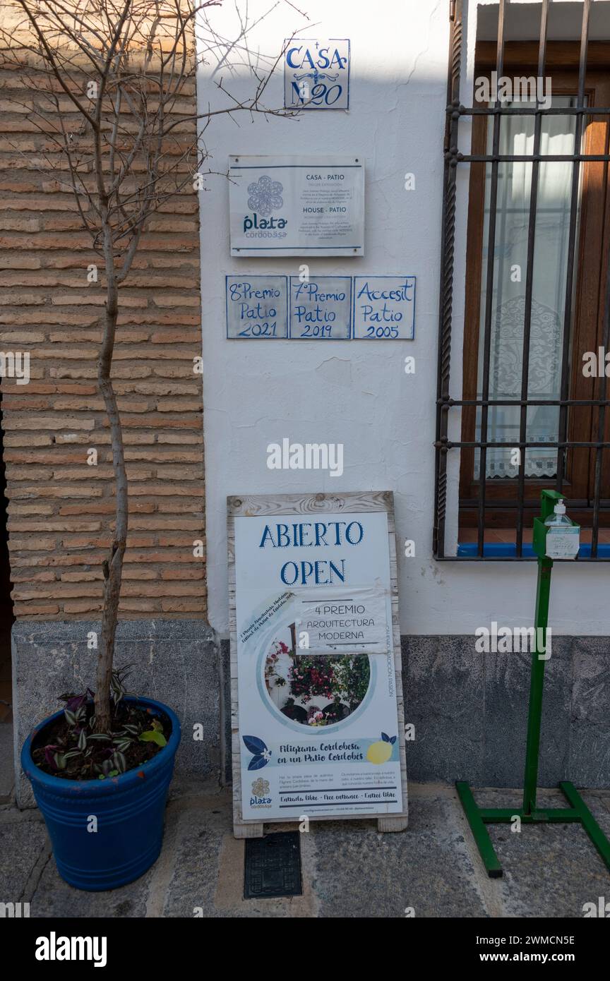 Preise für den besten Innenhof (jährliche Flora-Ausstellungen im Innenhof) in der Calle San Basillia Nr. 20 in der historischen Stadt Cordoba in Andalusien, Südspanien Stockfoto