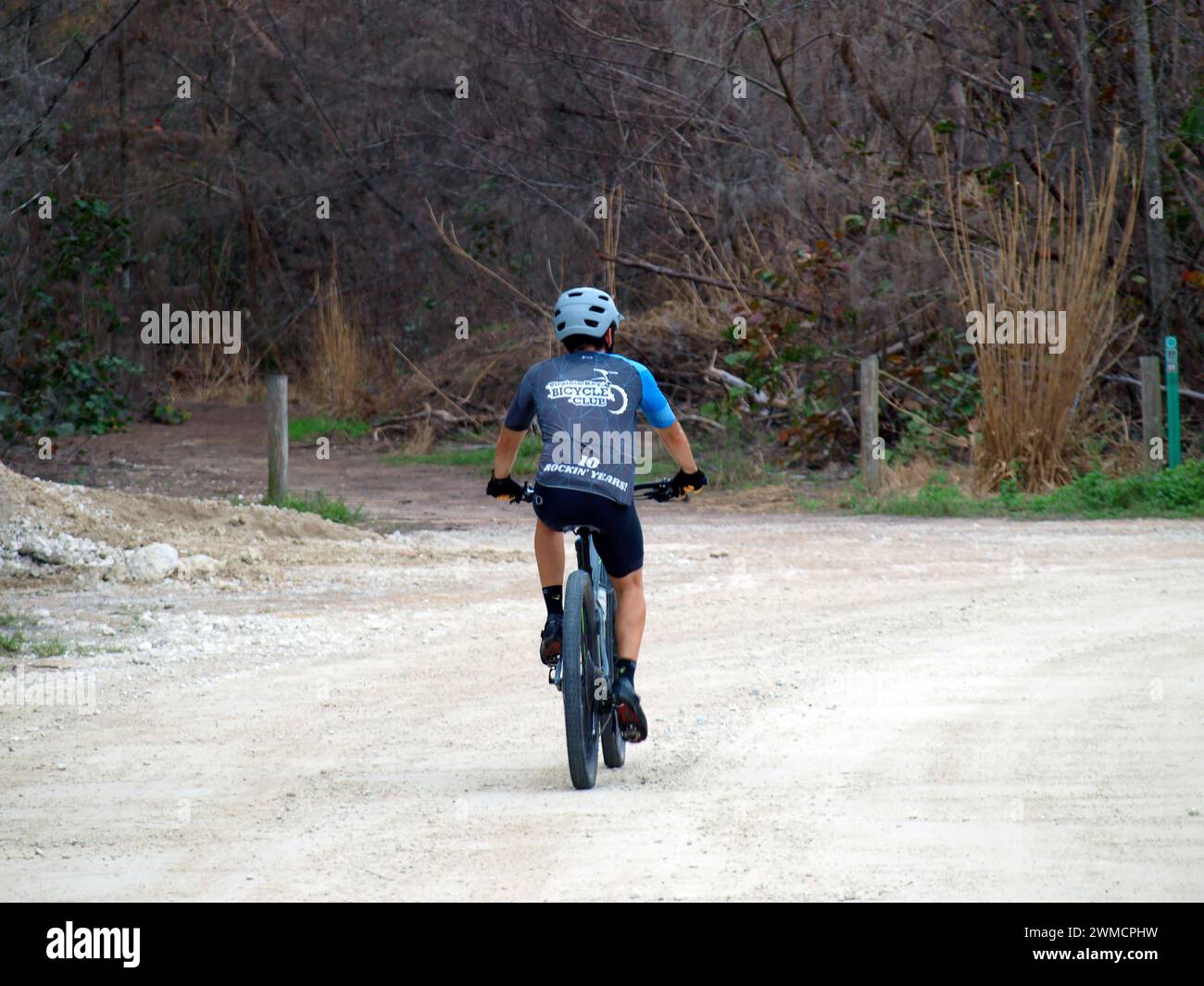 Miami, Florida, USA - 27. Januar 2024: Mountainbiker im Oleta River State Park. Stockfoto