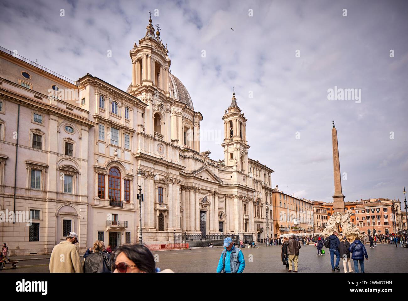 Sant'Agnese in Agone am klassischen Brunnen aus dem 17. Jahrhundert, römischer Obelisk, Piazza Navona, Rom, Italien. Stockfoto