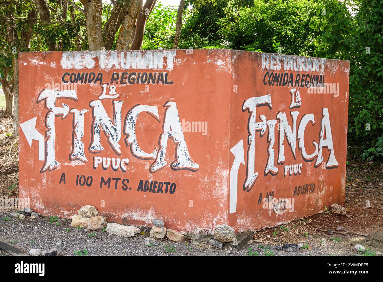 Merida Mexico, Muna La Finca Puuc Restaurant, Restaurant Beton lackierte Schilder Informationen Wegbeschreibung, mexikanische Hispanic Latino, Spanisch sprechendes La Stockfoto