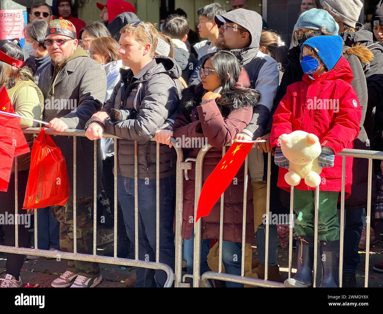 New York City, Usa. Februar 2024. Tausende nehmen an der 26. Jährlichen Chinesischen Lunar Neujahrsparade und dem Festival in Manhattan-Chinatown Teil. Quelle: Ryan Rahman/Alamy Live News Stockfoto
